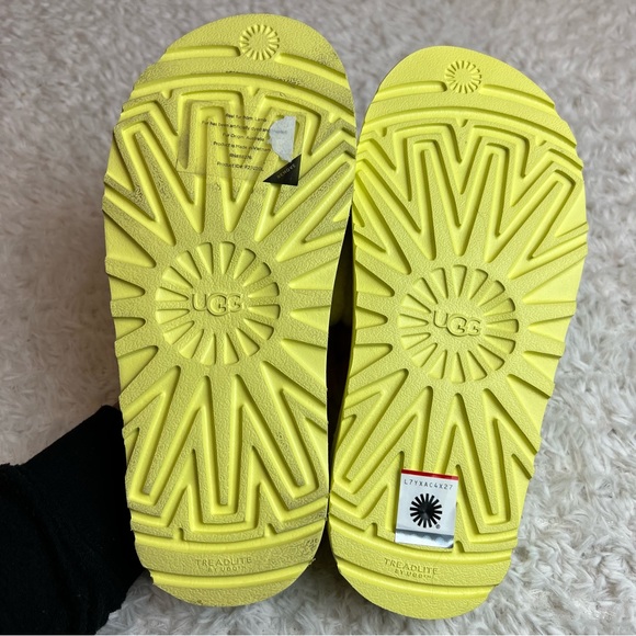UGG Women's Yellow Laton Fur Slide in Size 6 - Picture 5 of 9